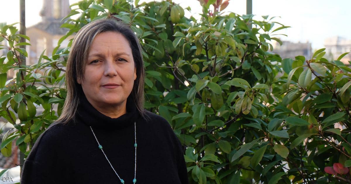 المرأة الشبح بييرا ييلو تخرج من مخبئها