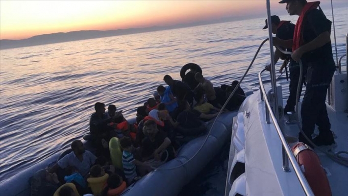 حذر أوروبي من اقامة اليونان حواجز عائمة لضبط حركة المهاجرين