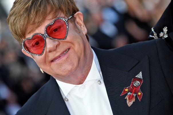 إلتون جون يقطع حفلته بأوكلاند بسبب معاناته من مشاكل في صوته إلتون جون يقطع حفلته بأوكلاند بسبب معاناته من مشاكل في صوته