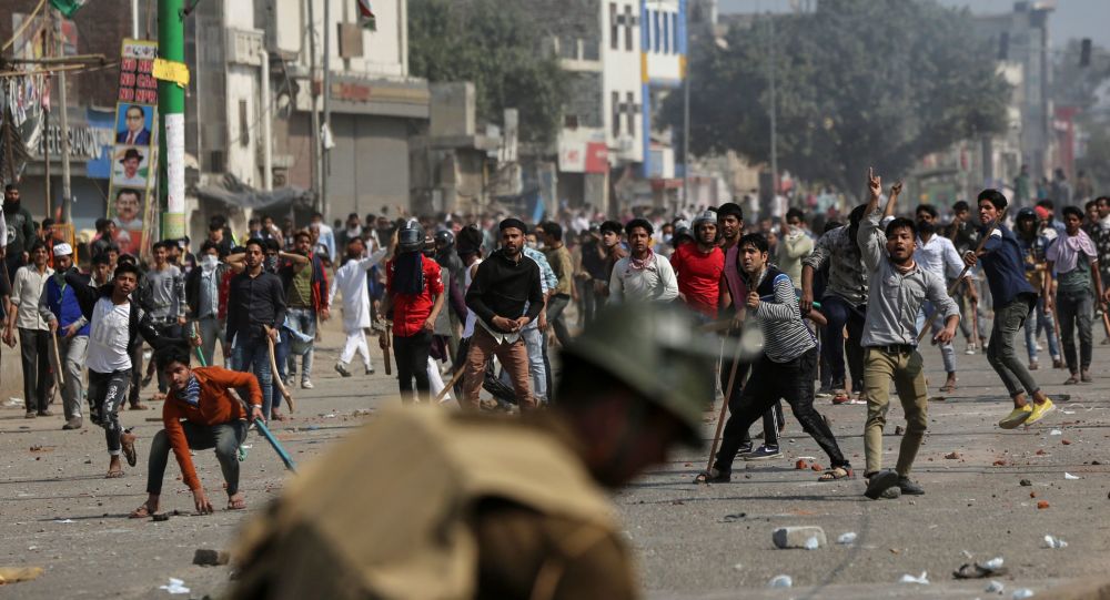 تخفيف القيود في نيودلهي مع ارتفاع قتلى المواجهات إلى 38