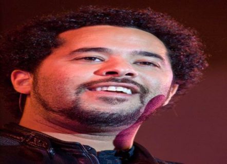 المغني الألماني عادل الطويل يعايش أزمة كورونا في مصر
