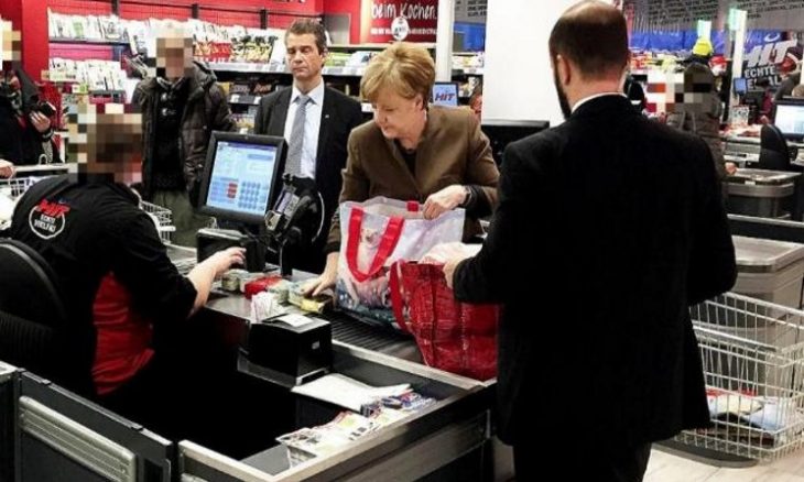ميركل تحافظ على عادتها في التسوق حتى في ظل أزمة كورونا