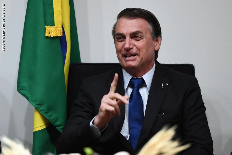 تويتر يزيل فيديوهين للرئيس البرازيلي لانتهاكهما ارشادات  كورونا