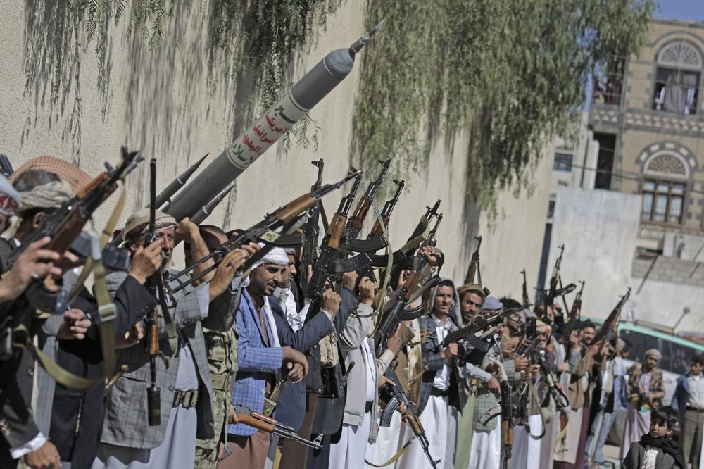 الحوثيون يعلنون الإفراج عن 1600 سجين احترازا من كورونا