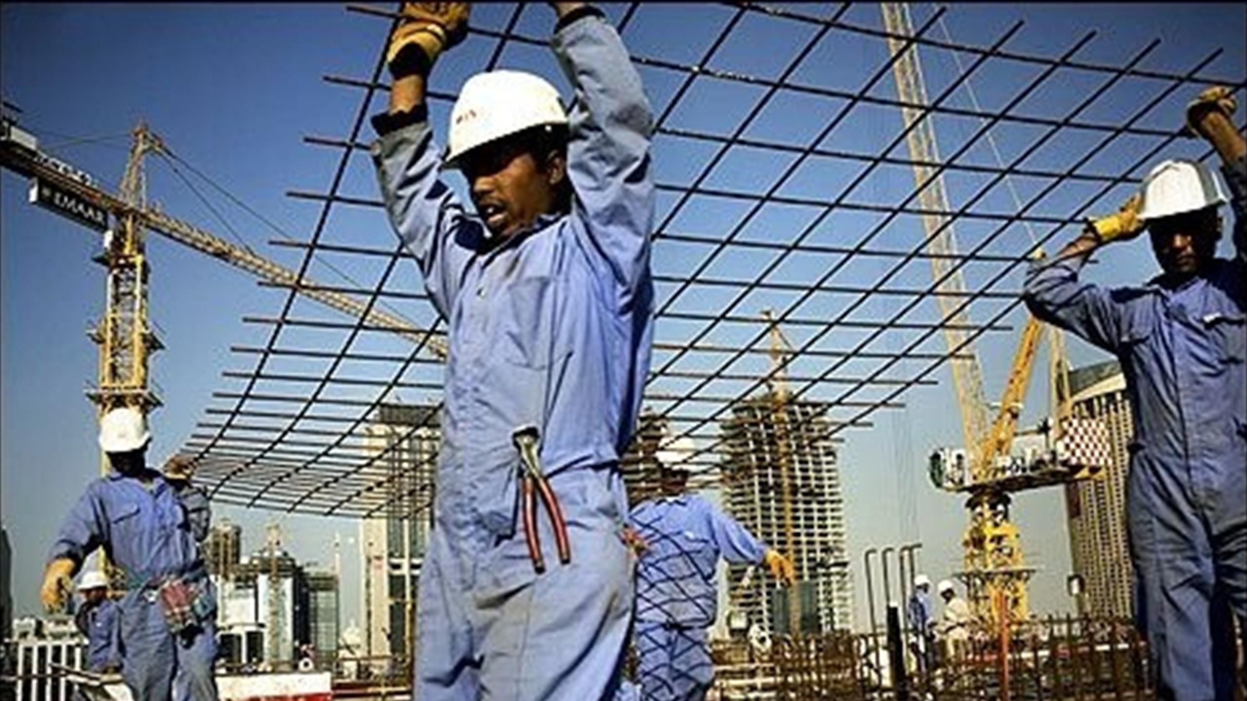 قطر ترد على ادعاءات "امنستي" بشأن عمال كأس العالم   