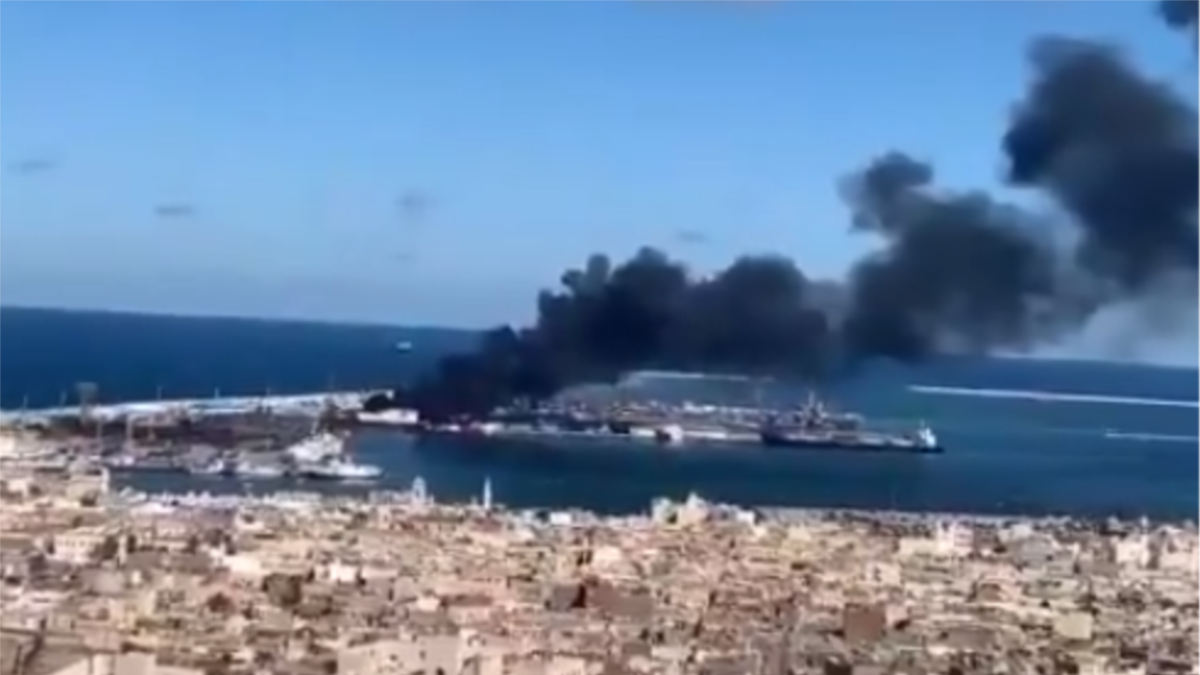 "شدة القصف" تمنع مئات المهاجرًين من النزول في ميناء طرابلس   "شدة القصف" تمنع مئات المهاجرًين من النزول في ميناء طرابلس