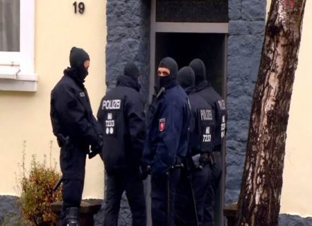 محاكمة زعيم داعش بألمانيا وسط إجراءات حماية بالكمامات