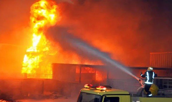 حريق هائل يلتهم مخزن في القليبوية المصرية