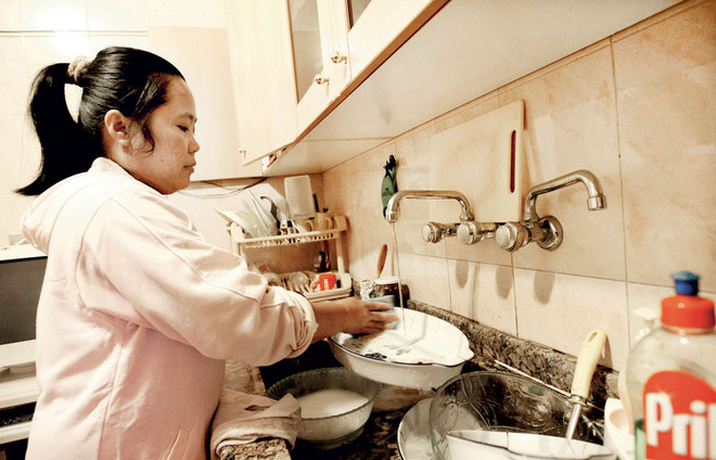 منظمة بسنغافورة: تزايد تعرض خادمات المنازل لسوء المعاملة