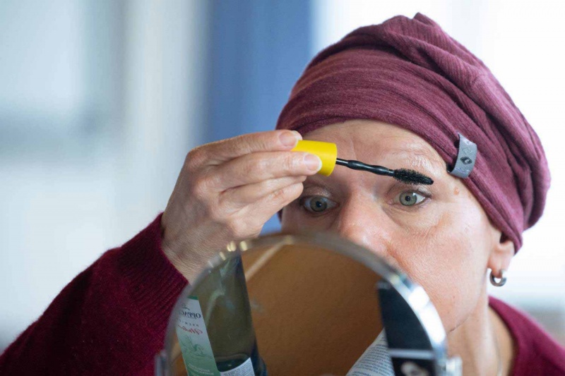 سيدات في ألمانيا يحاربن السرطان بأقلام الكحل وبودرة التجميل  سيدات في ألمانيا يحاربن السرطان بأقلام الكحل وبودرة التجميل