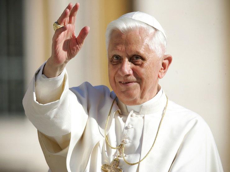 البابا الفخري بنديكت يعود إلى روما بعد زيارة مفاجئة إلى ألمانيا
