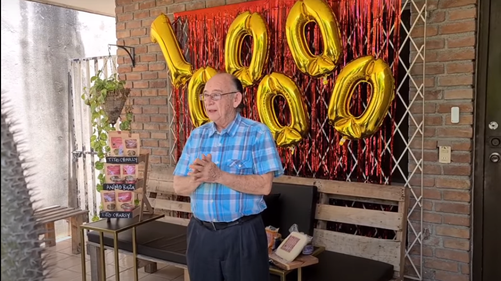 مسن مكسيكي يصبح نجما على يوتيوب  بسبب الحجر الصحي