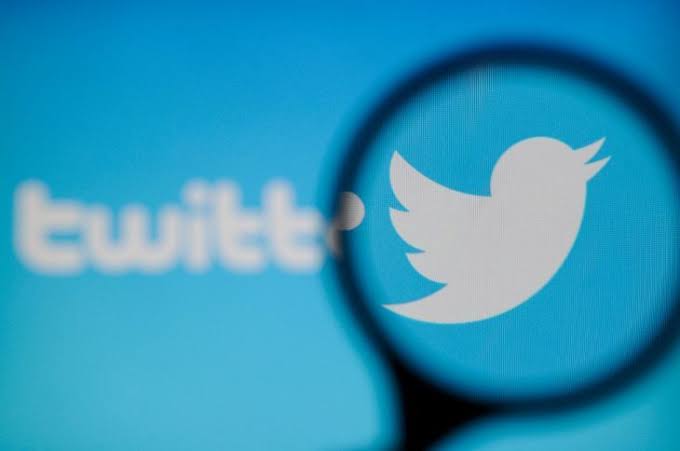 "تويتر" تغلق حسابات لحركة الهوية اليمينية المتطرفة
