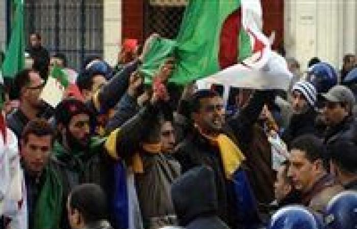 صحفيون جزائريون يوقعون عريضة للمطالبة بحرية التعبير