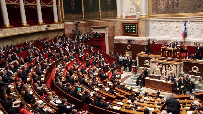 فرنسا تقر قانونا يجيز مراقبة المدانين بقضايا الإرهاب بعد عقابهم