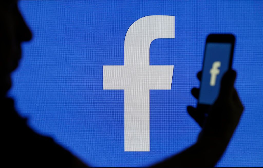 "فيسبوك " يحظر صفحات مؤيدي رئيس البرازيل المتشددين   