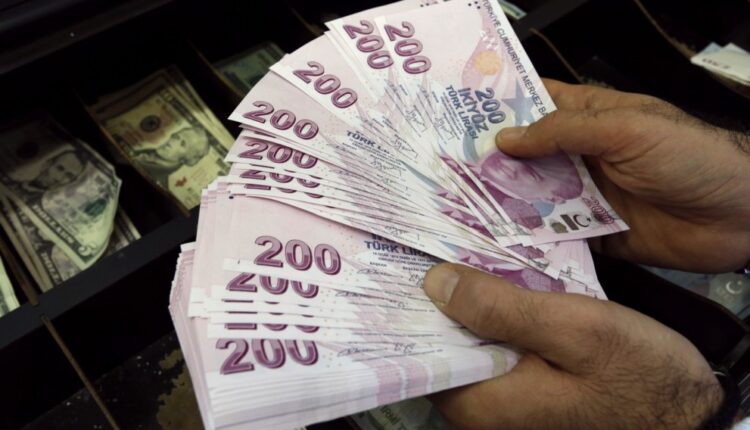 الليرة التركية تهبط إلى مستوى قياسي رغم تدخل البنك المركزي