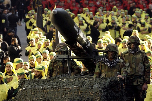 خبراء إسرائيليون يتوقعون توقفا لعنف حزب الله بعد انفجار بيروت
