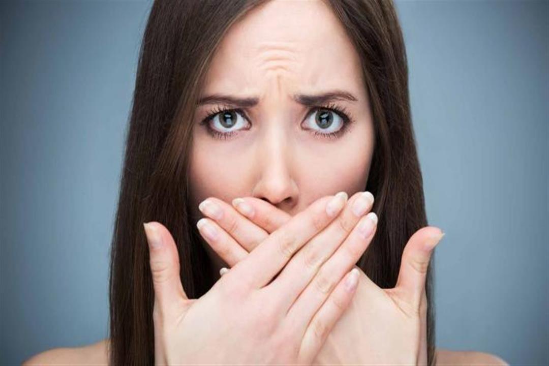 ما هي أسباب رائحة الفم الكريهة؟  وما هو العلاج لها .؟