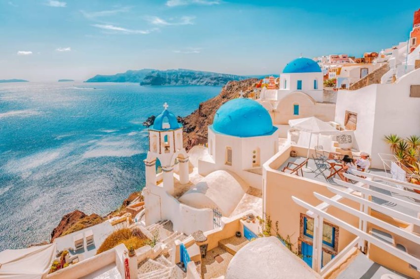 اليونان تشدد من إجراءات الحد من كورونا بالمقاصد السياحية