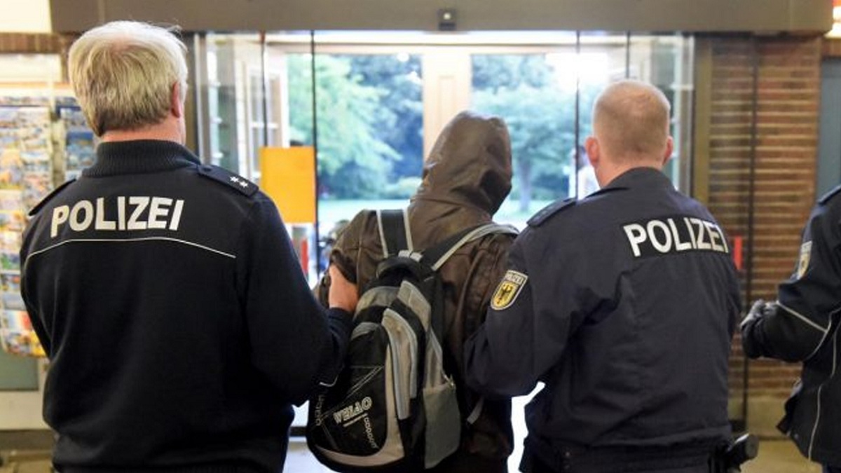 حملة مداهمات كبيرة ضد عصابة للجريمة المنظمة في ولايتين ألمانيتين