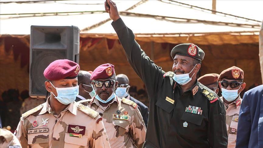 البرهان : لن نتراجع حتى نرفع علم السودان في حلايب