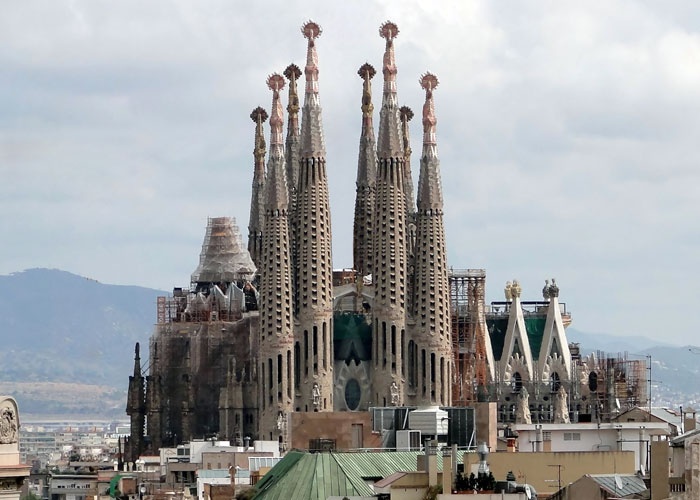 البناء في كنيسة "ساجرادا فاميليا" ببرشلونة لن يكتمل في الموعد    