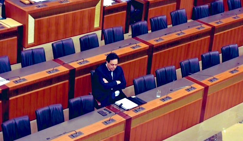 حسان دياب يرد على اتهامه في قضية انفجار مرفأ بيروت