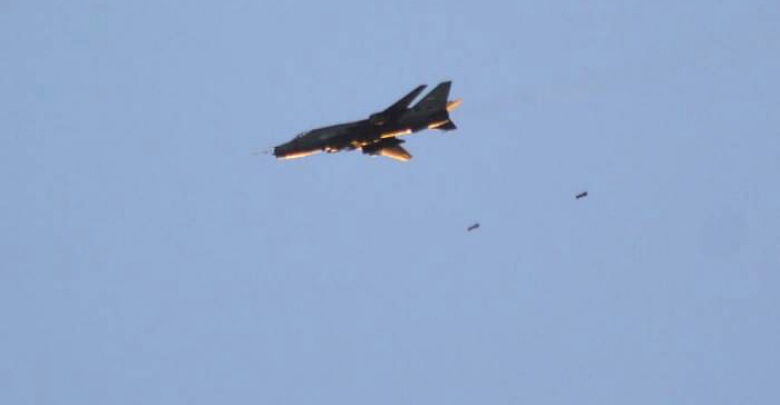 طائراتُ الأسدِ وروسيا تشنُّ غاراتِ على ريفِ حماةَ لتصوير فيلم