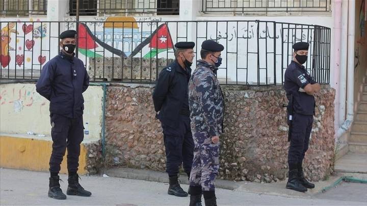 النيابة العامة العسكرية بالأردن تقول إن نيابة أمن الدولة أوقفت 18 شخصاً على ذمة قضية زعزعة استقرار المملكة- ايه - ايه