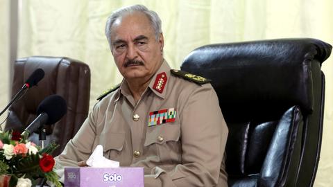 "فتيل الحرب".. هل ينقلب حفتر في ليبيا مجدداً؟