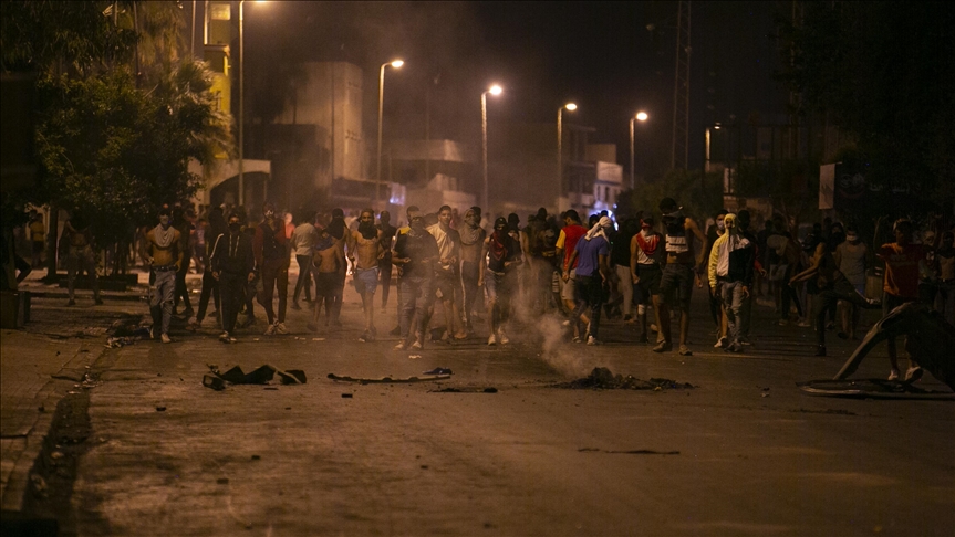 تونس.. ليلة خامسة من الاحتجاجات على وفاة شاب غرب العاصمة