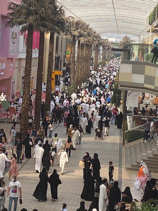 قرار الكويت بمنع غير الملقحين من دخول المجمعات يثير موجة غضب