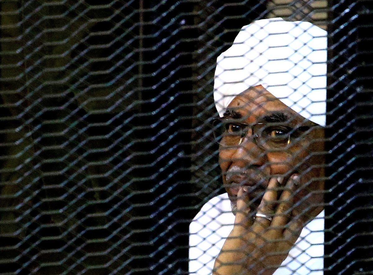  الحكومة السودانية تقرر تسليم البشير لمحكمة الجنايات الدولية في لاهاي