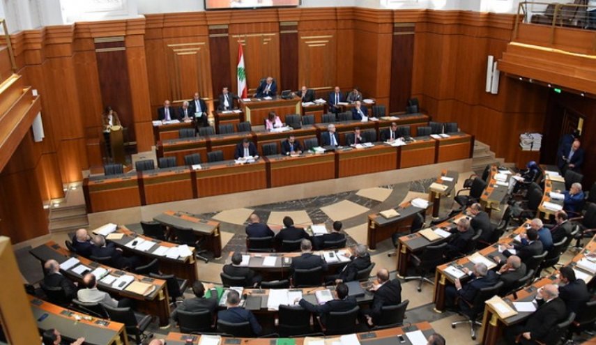 جبران ينتقد سلامة والبرلمان اللبناني يوصي بتشكيل حكومة سريعا 