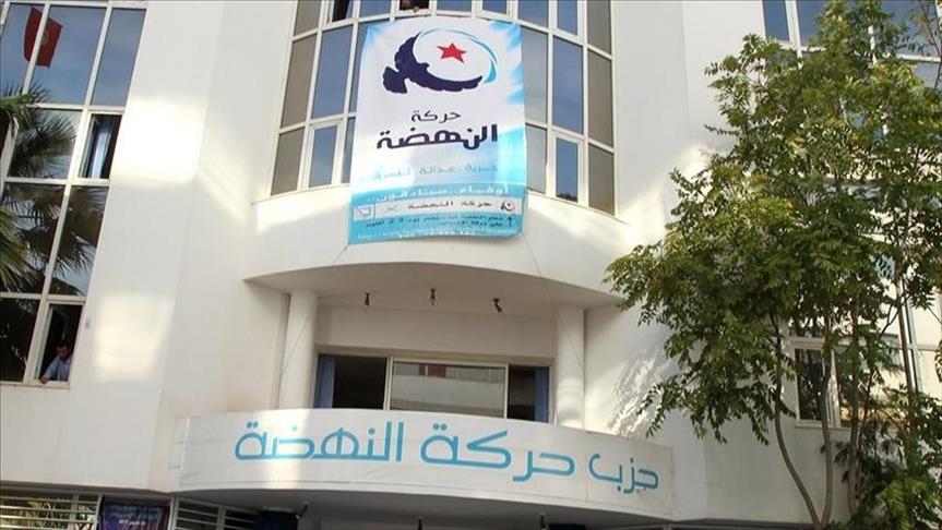 سعيّد يمدد تجميد البرلمان  والنهضة تحلّ مكتبها التنفيذي