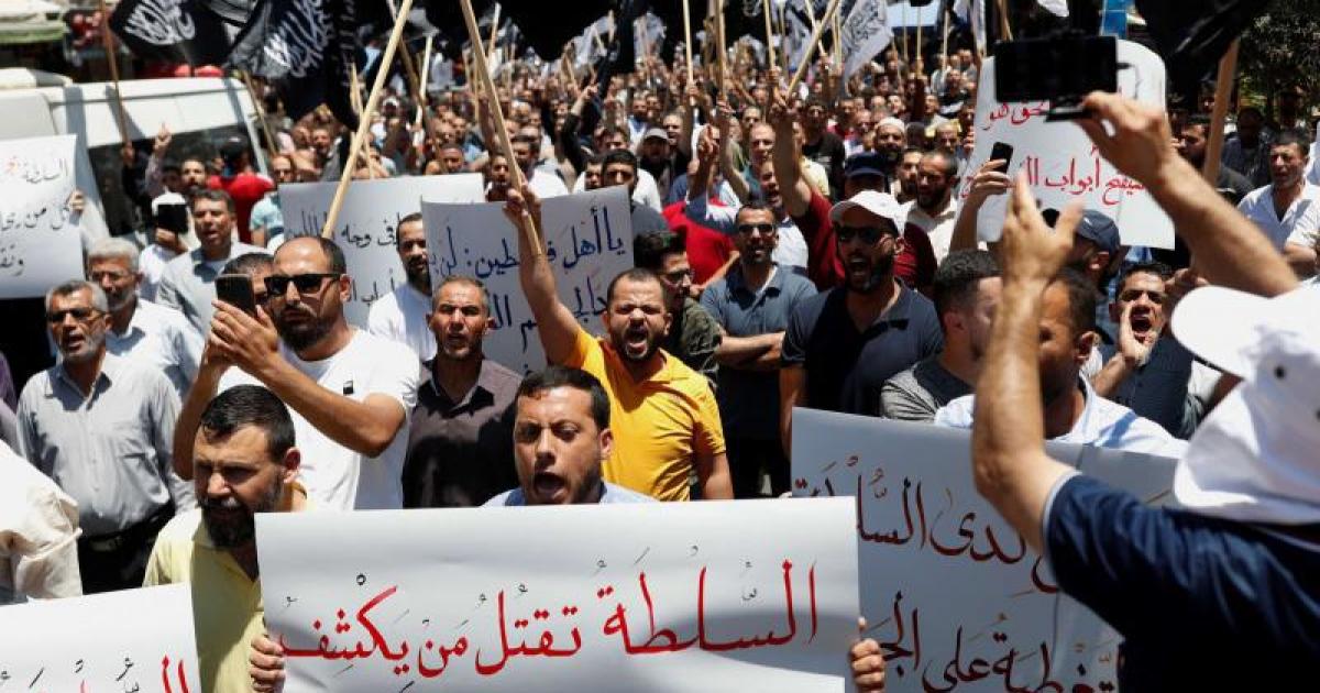 محكمة فلسطينية تعقد أولى جلسات محاكمة قتلة المعارض "بنات"
