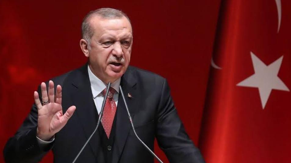 أردوغان : على أمريكا أن تحدد هل هي معنا أم مع الإرهاب