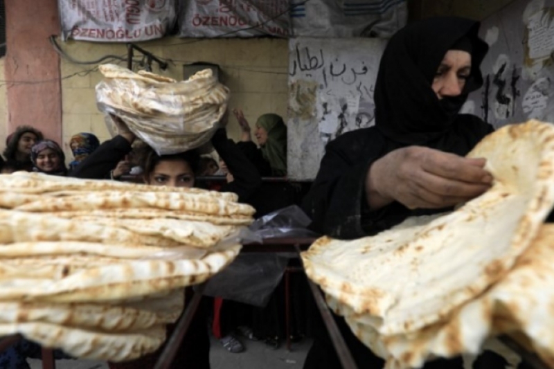 النظام السوري يمهد لرفع الدعم عن الخبز والمواد التموينية