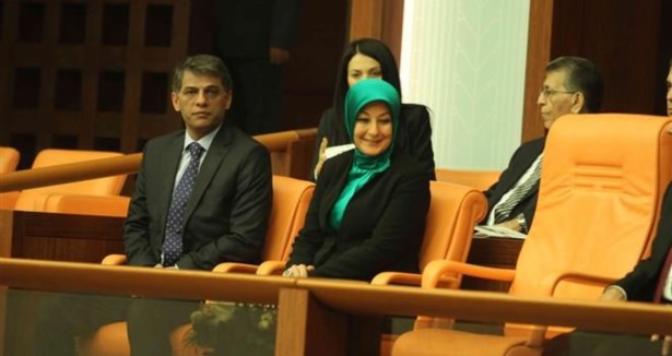 نائبات تركيات يدخلن البرلمان محجبات ليحطمن احد المحرمات