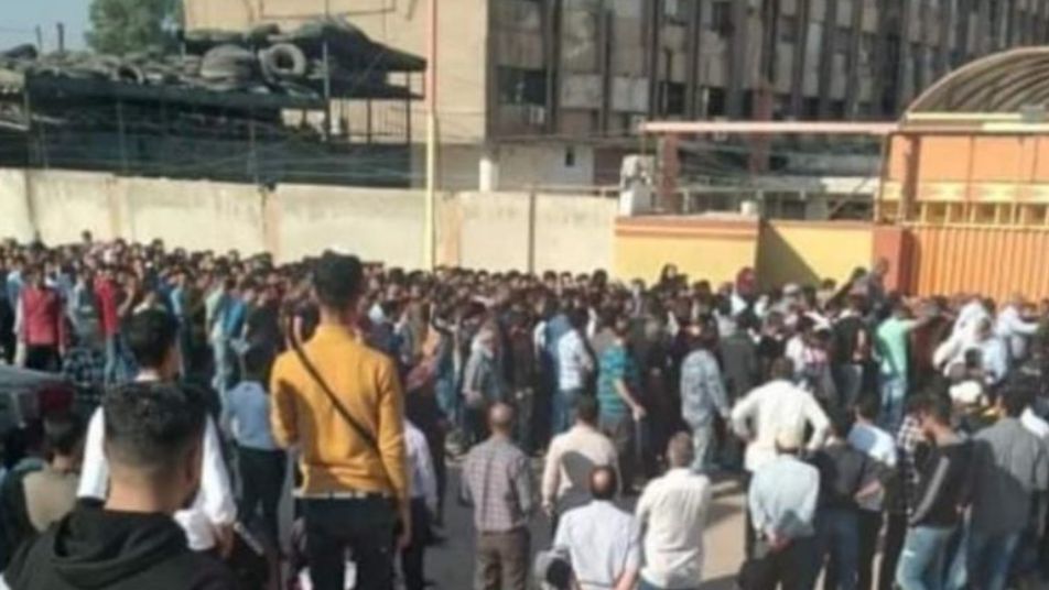 ارشيفية ..كثافة مراجعين امام مبنى جوازات درعا