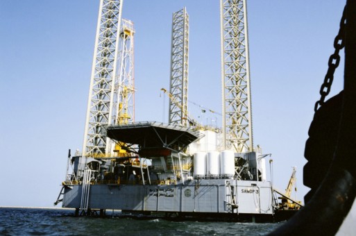 طرابلس تندد بمحاولات شراء نفط خارج القنوات الرسمية