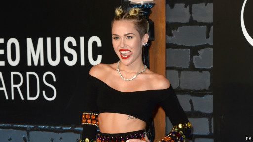 مخاوف لدى الآباء البريطانيين من المحتوى الجنسي للأغاني المصورة مخاوف لدى الآباء البريطانيين من المحتوى الجنسي للأغاني المصورة