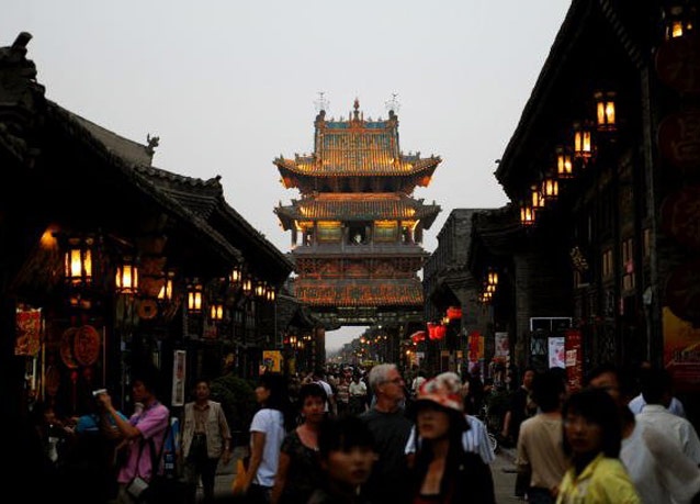 الصينيون يتفوقون بالبذخ على السياح العرب و الروس 