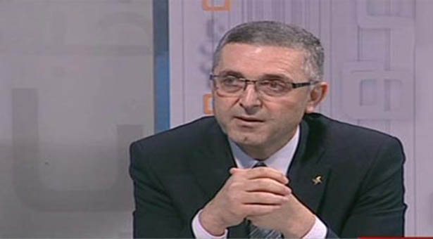 نجاة وزير المصالحة الوطنية علي حيدر من محاولة اغتيال ومقتل سائقه