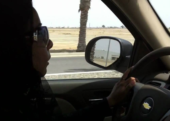  باريس تدعم المرأة السعودية ومفتي المملكة يعتبرمنعها من القيادة حماية من الشر