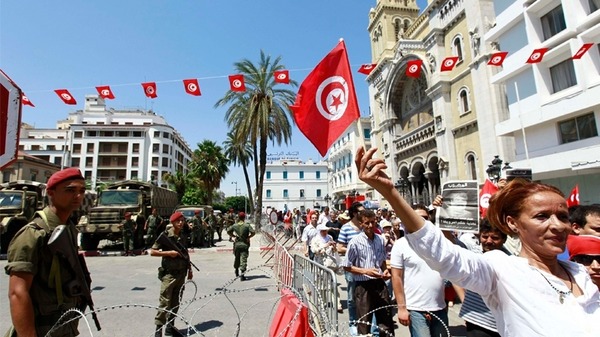 تظاهر المئات السبت أمام مقر ولاية قابس جنوب تونس