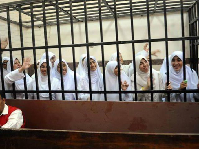 الافراج عن 21 شابة مصرية تظاهرن في الاسكندرية تاييدا لمرسي