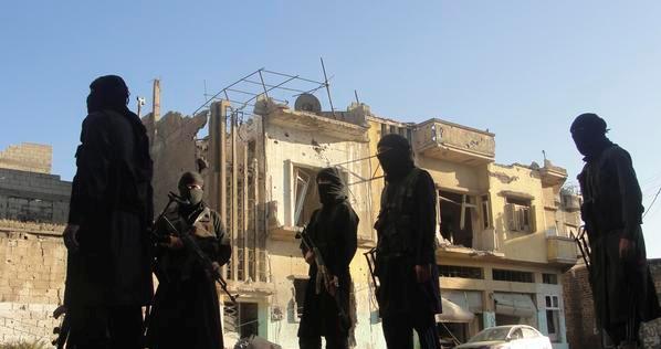 القوات السورية تشن حملة عسكرية لطرد مقاتلي المعارضة من عدرا قرب دمشق