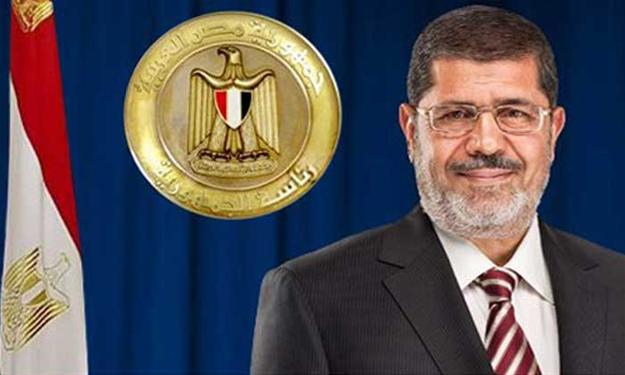 الرئيس المصري المعزول محمد مرسي سيحاكم بتهمة "التخابر والارهاب"